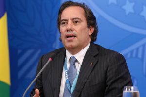 Pedro Duarte Guimarães analisa o impacto social do Auxílio Emergencial e o legado que transformou a proteção social no Brasil.