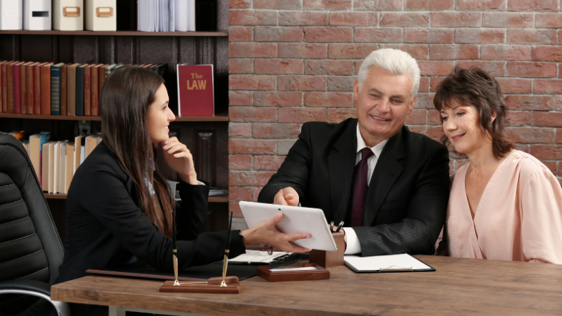 O Sindnapi - Sindicato Nacional dos Aposentados, Pensionistas e Idosos alerta para as barreiras digitais que mantêm idosos afastados de direitos essenciais.